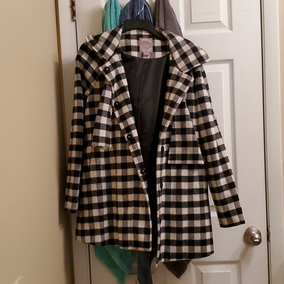 Forever 21 Jackets & Blazers - Forever 21 brand black and white plaid trench coat